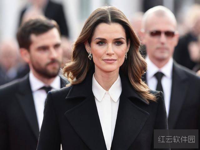 〈穿普拉达的女王〉时尚外衣下的职场启示与人性叩问