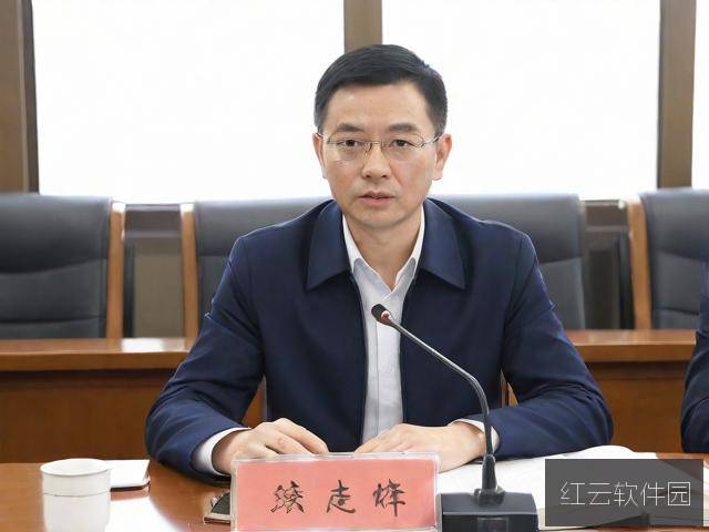 -通勤噩梦，杨明在一个普通的周一早晨遭遇公交车严重延误，原本40分钟的路程变成了两小时的煎熬，完全打乱了工作计划